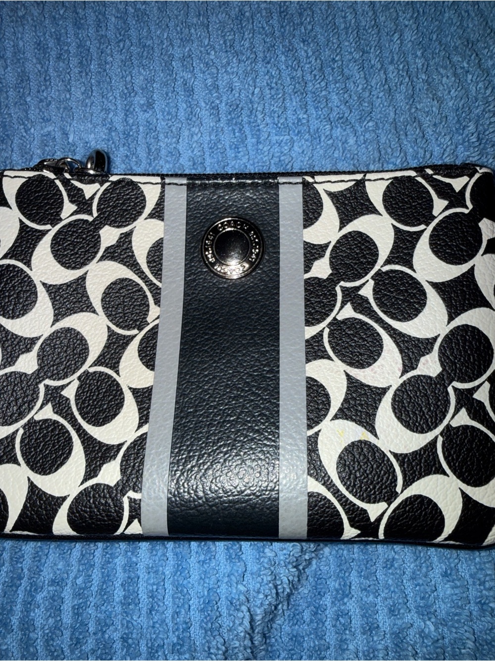 Coach Black & White Patterned Women's Wristlet| discoloration by zipper - Picture 6 of 11